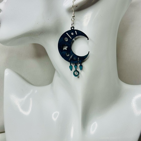 Hand dyed leather earrings moon with star cutout in blues and teal - Picture 2 of 5